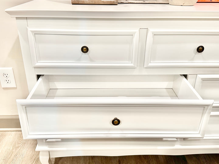 Aurora White Dresser