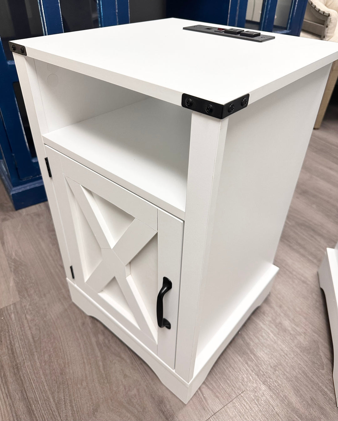 Hadley White Nightstands (pair of 2)